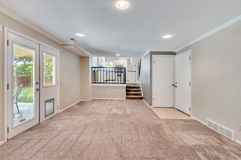 Building Photo - 582 Meadow Hill Dr