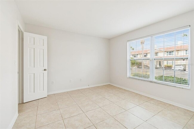 Building Photo - 10375 Carrollwood Ln