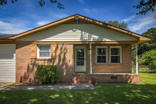 Building Photo - 105 Sandy Ln