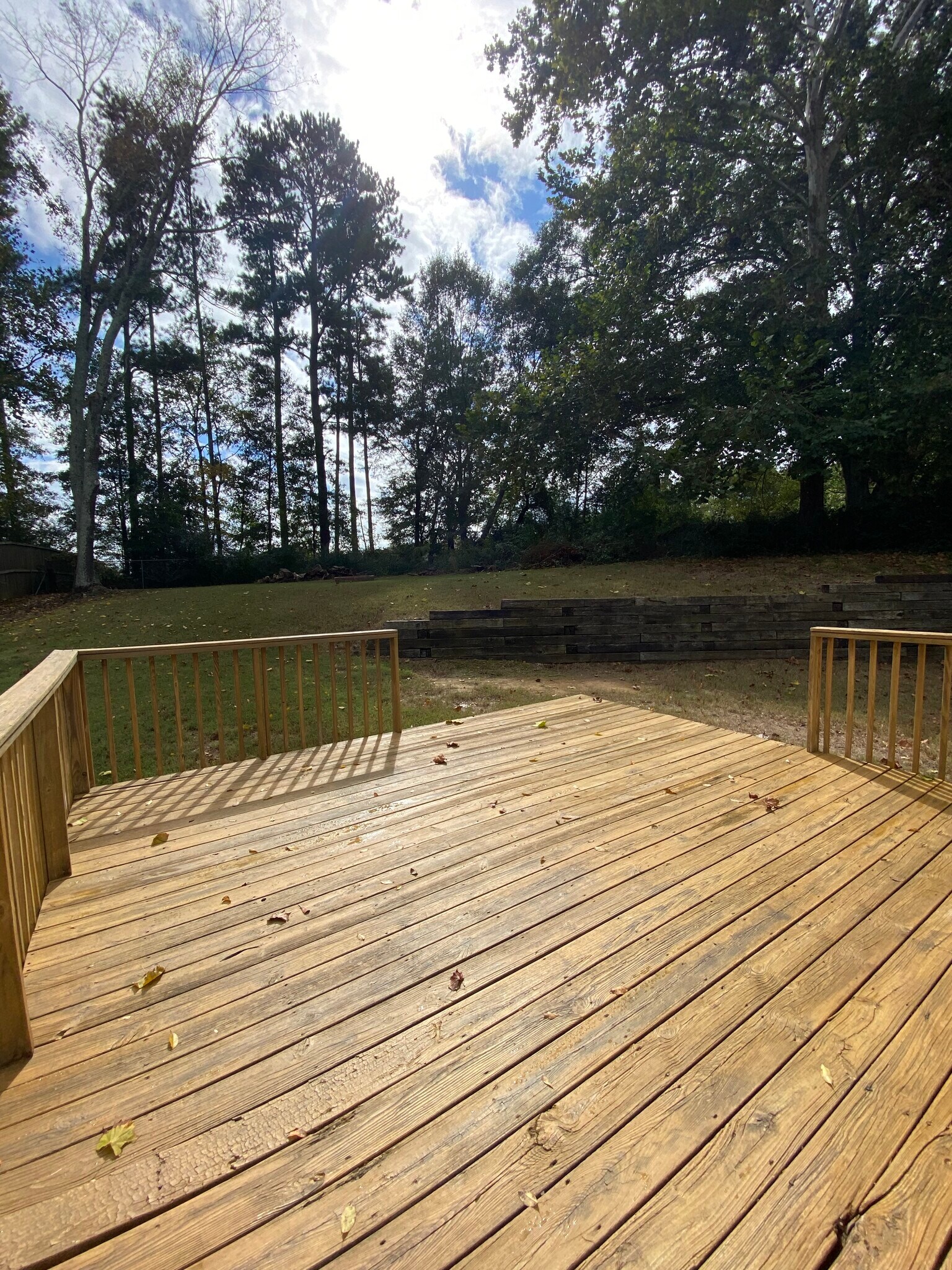 Large new deck off the kitchen - 114 Woodglen Dr