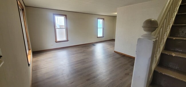 Building Photo - 4 Bedroom 2 Bath - Single Family Home