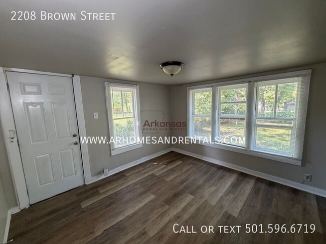 Building Photo - 2208 Brown St
