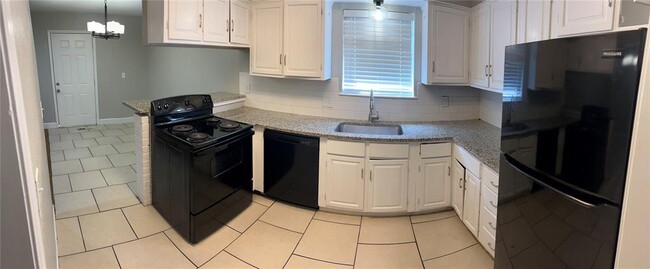 Building Photo - 6804 Lancer Ln