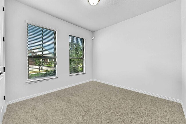 Building Photo - 204 Belford St