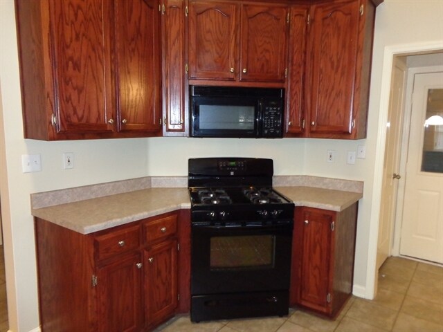 Building Photo - 6145 Sandbourne E