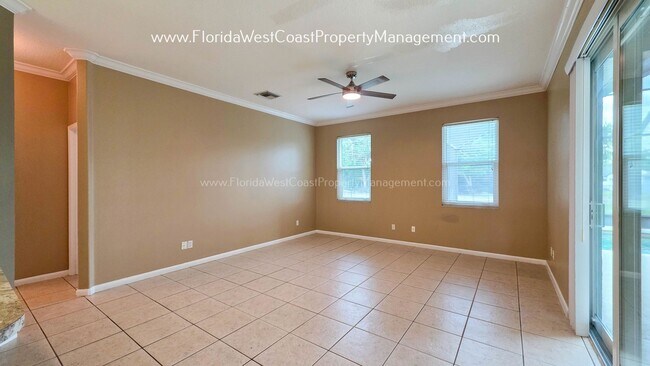 Building Photo - CUTE AND SPACIOUS 3 BEDROOM/ 2 BATH POOL HOME! NORTH PALMETTO! PET FRIENDLY!