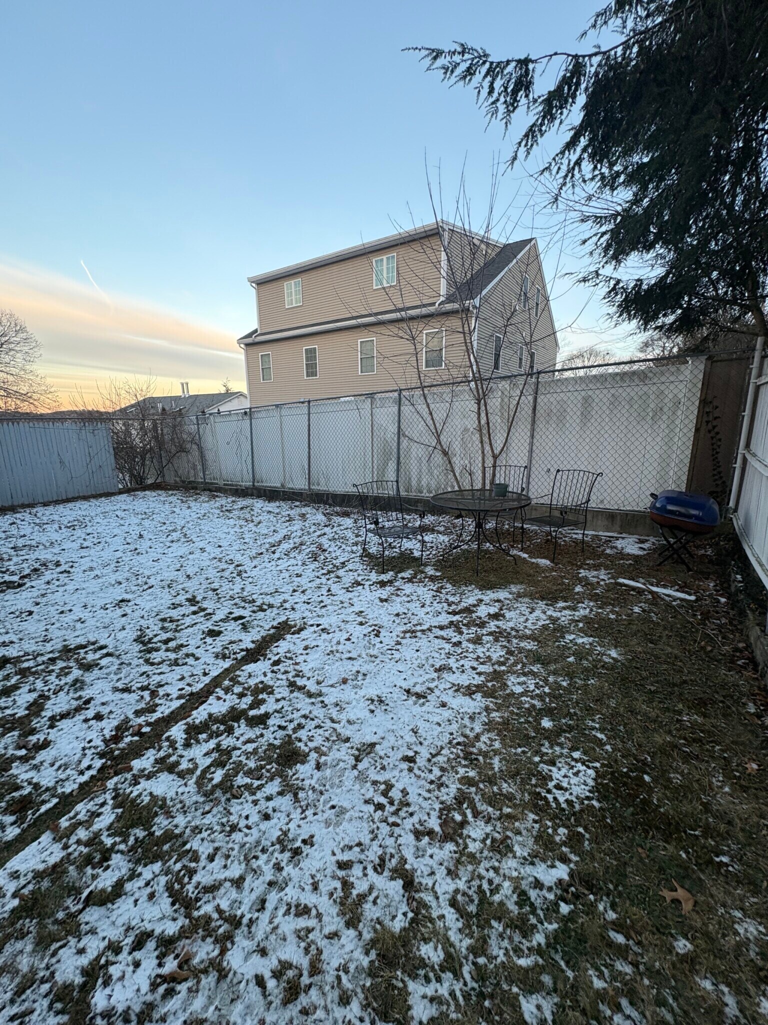 Building Photo - 92 Sylvia St