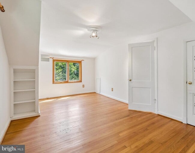 Building Photo - 9311 Adelaide Dr