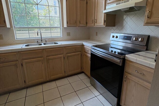 Building Photo - 1603 Sherwood Dr