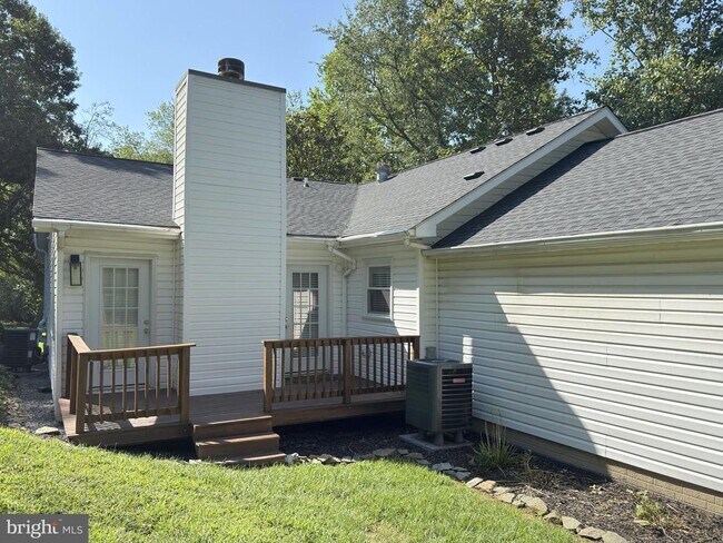 Building Photo - 35600 Sassafras Dr