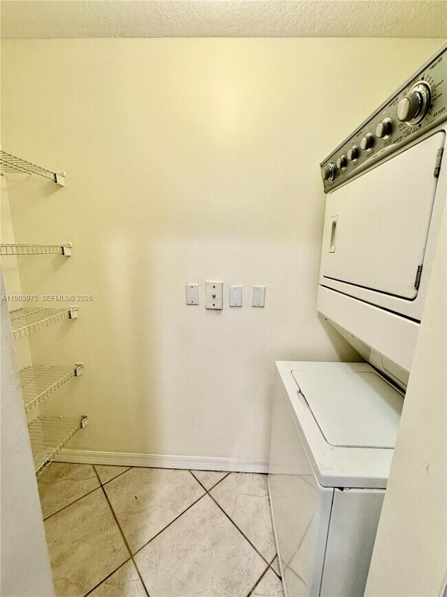 Building Photo - 6520 NW 114th Ave