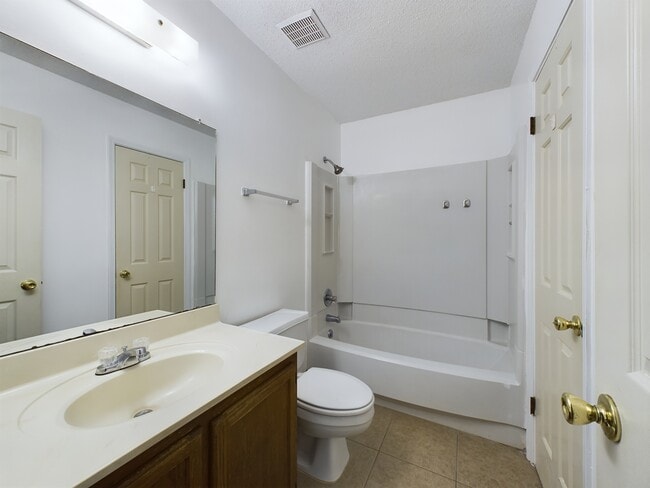 Building Photo - 3150 Belle Meade Dr