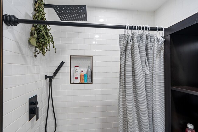 Building Photo - 1041 Stonewall Ln