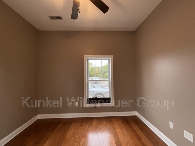 Building Photo - 409 W Washington St