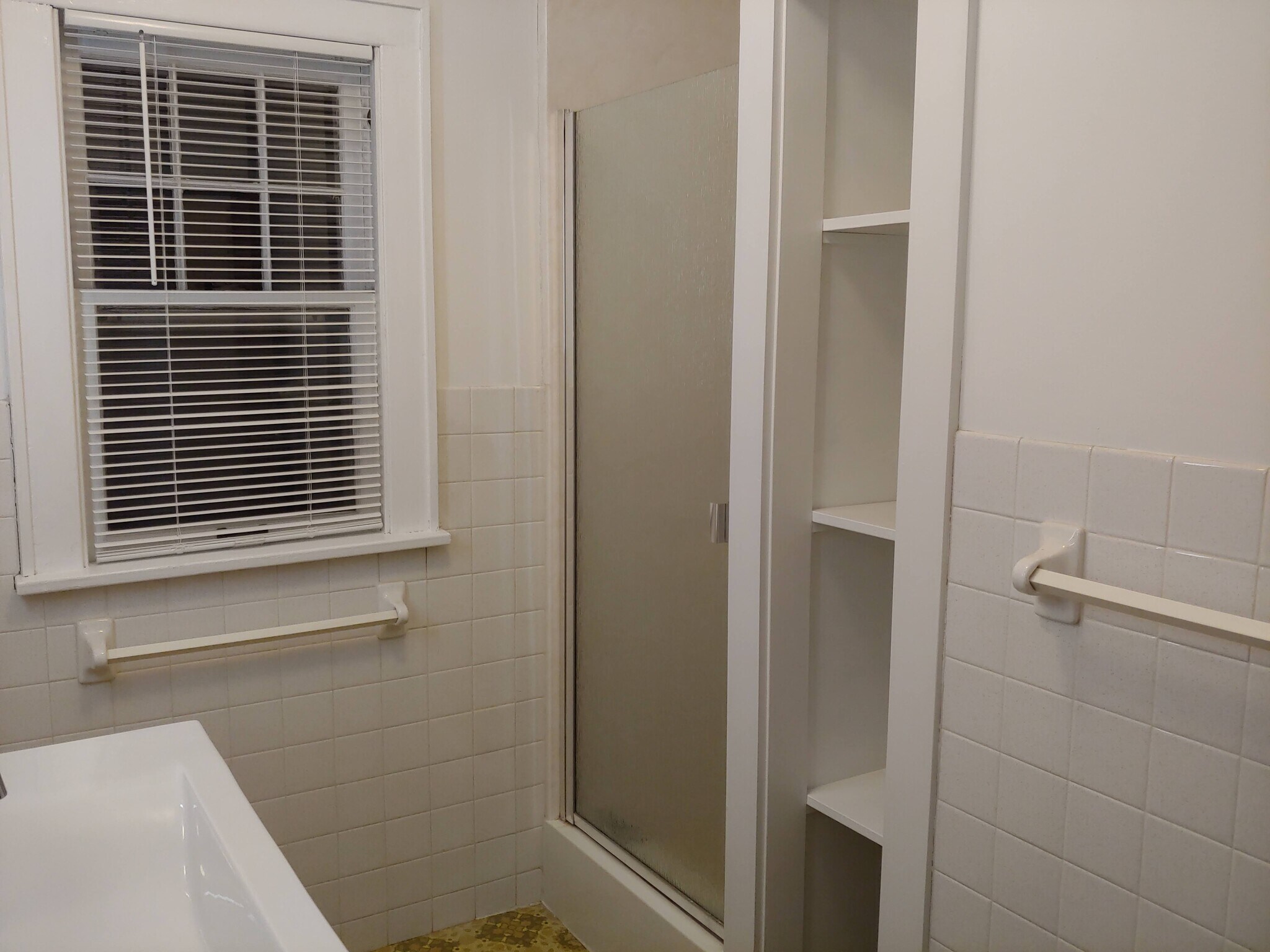 Bathroom - 704 S Broadway Ave