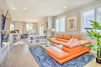 Building Photo - 4260 E Warren Ave