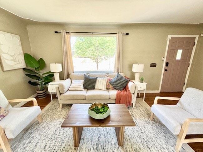 Building Photo - FREE AUGUST RENT!! - Sweet Bungalow in Par...