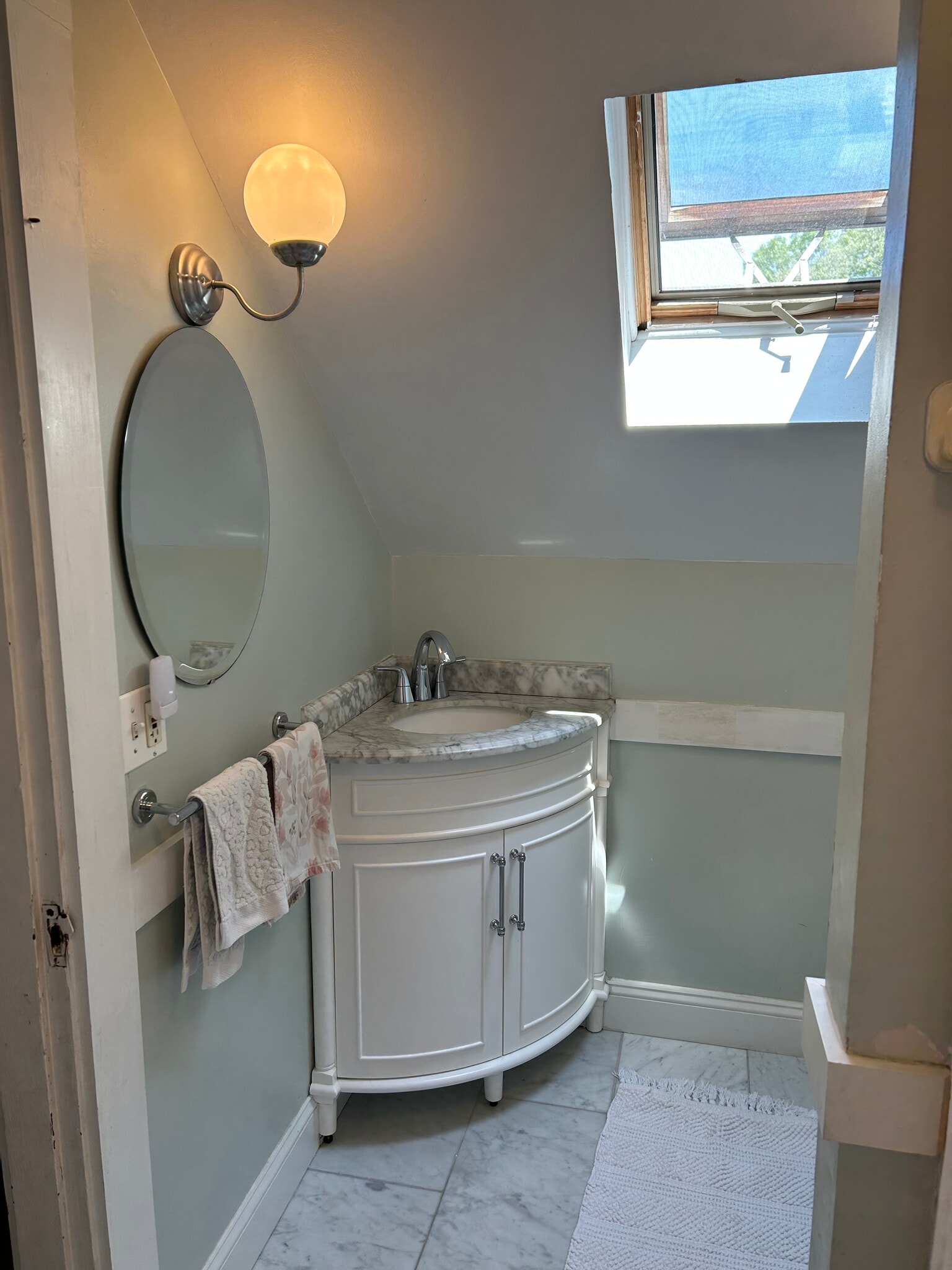 Building Photo - 50 Russell St