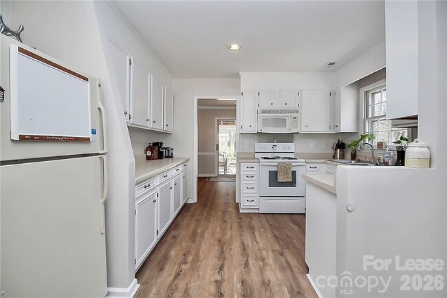 Building Photo - 8729 Timbercrest Cir