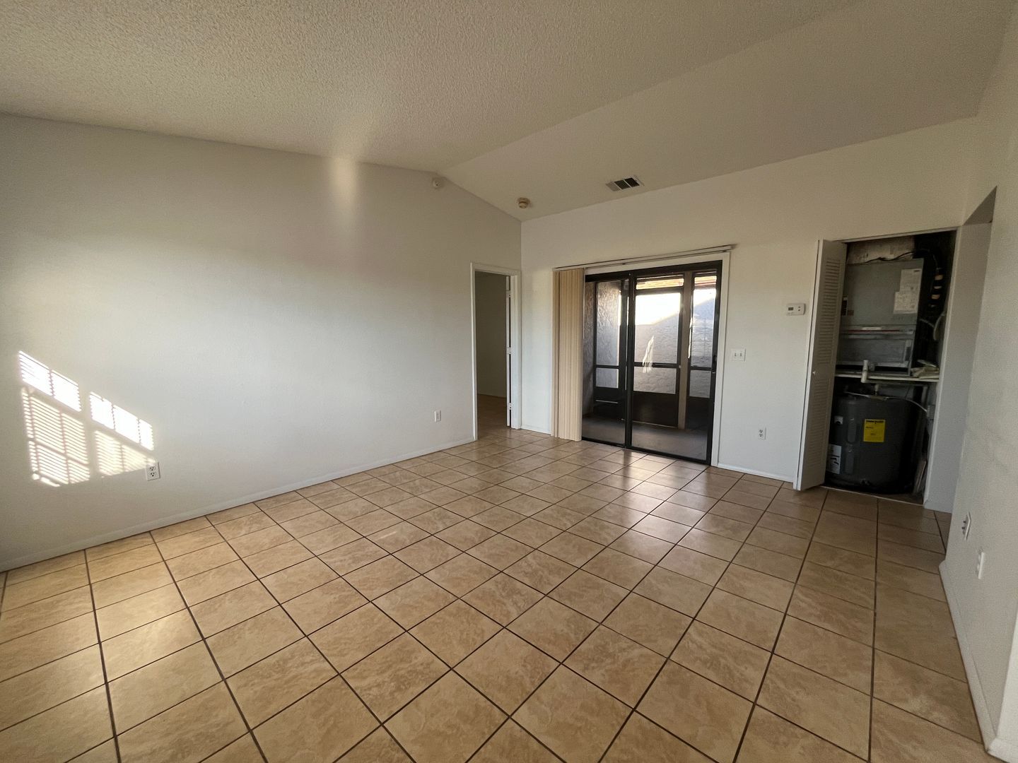 Building Photo - Available NOW!!! 2/2 in Port Charlotte!!!
