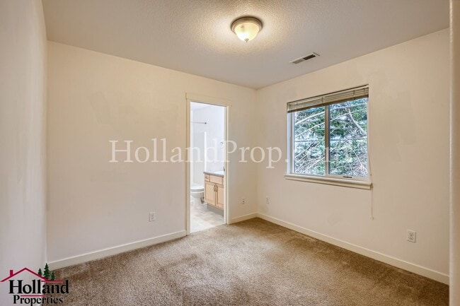 Building Photo - 4415 NE 88th Ave