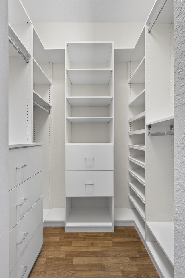 Building Photo - Beautiful & Spacious 3 Bedroom and 2 Bathroom with 2 Car garage and covered patio Home in West Pa...