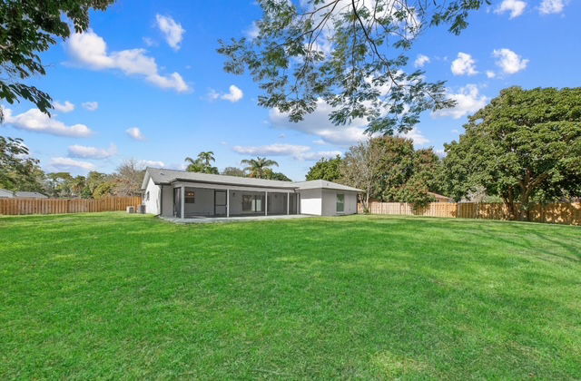 Building Photo - 280 Sulky Way