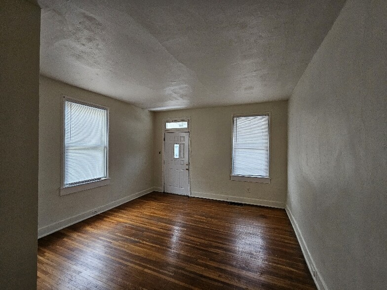 Building Photo - 2809 Glendora Ave