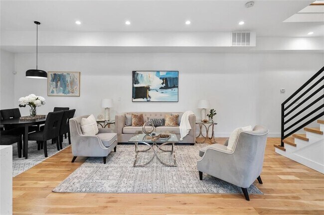 Building Photo - 147 Hutchinson St NE