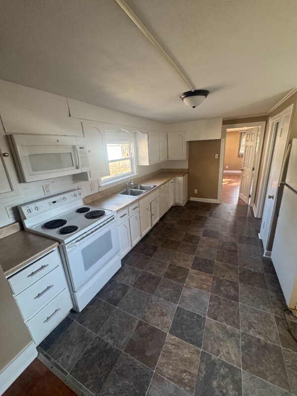 Building Photo - 1453 E Clay St