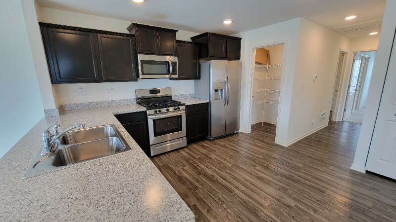 Building Photo - 200 Goldenrod Dr