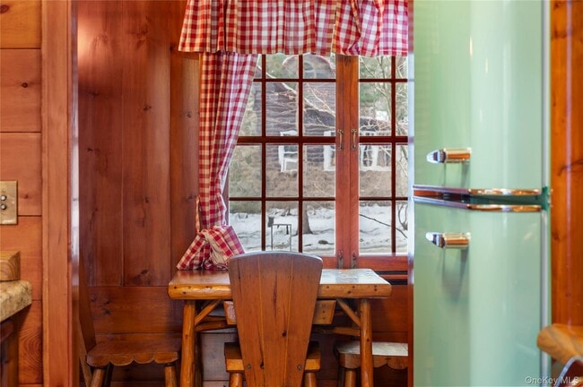 Building Photo - 6 Alpine Rd