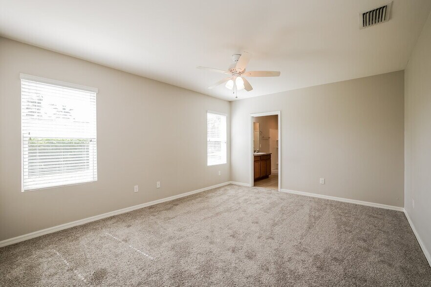 Building Photo - 1301 SW 9th Ct