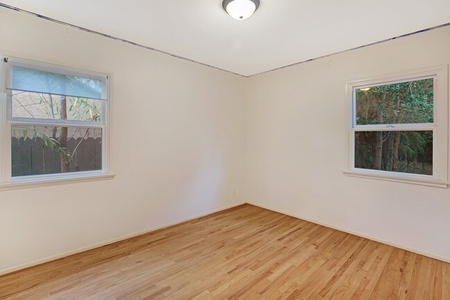 Building Photo - 16943 Hartland St