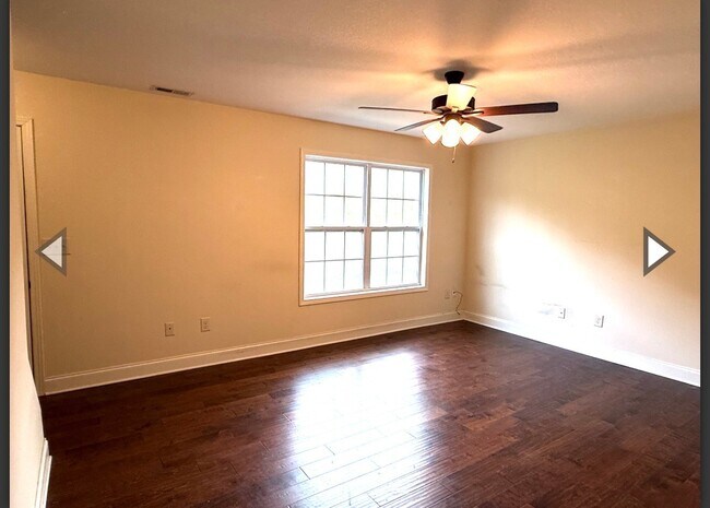 Building Photo - 704 Grays Pointe Ct