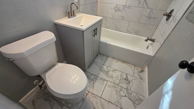 Building Photo - 3900 Rancho Dr