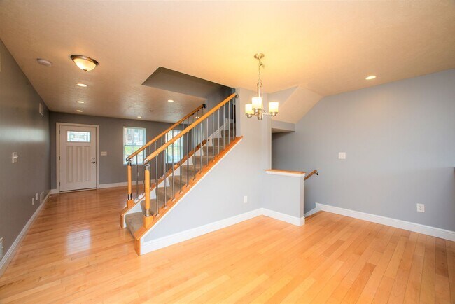 Building Photo - Modern 3-Bedroom 3-Bath  Home for Rent in Mt Washington, Pittsburgh, PA