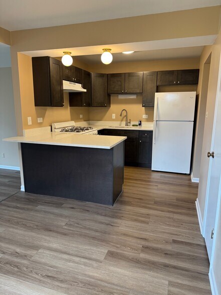 Building Photo - 9731 S 90th Ave