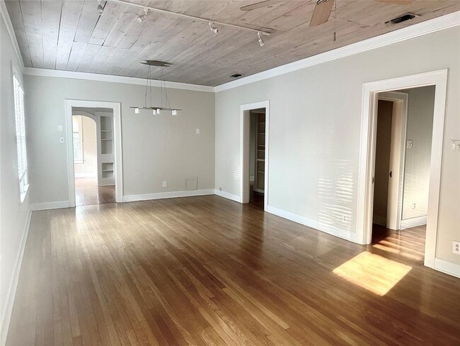 Building Photo - 312 Le Grande Ave