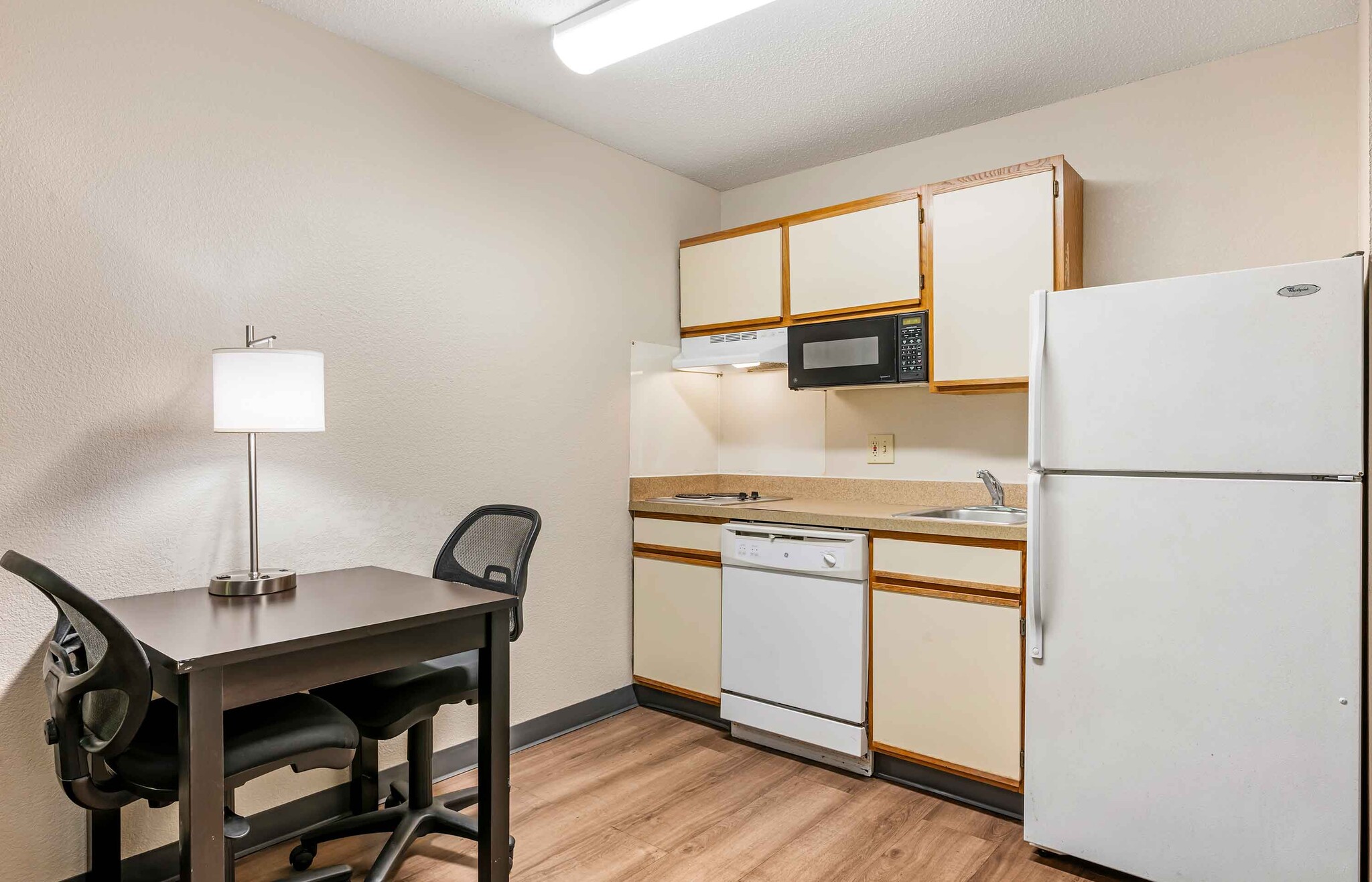 Building Photo - Furnished Studio-Cincinnati - Blue Ash -Re...