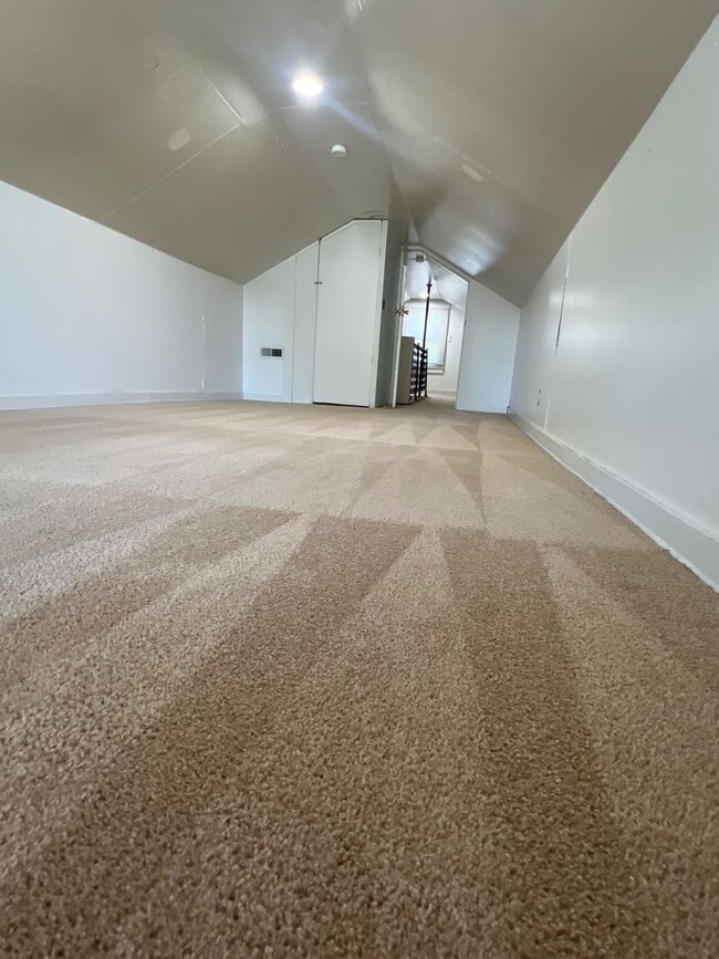 Building Photo - 4 BDRM Available August, 2026.  Monthly re...