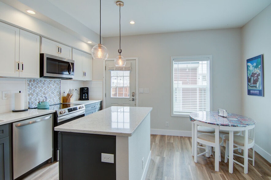 Building Photo - 120 Barnwood Cir