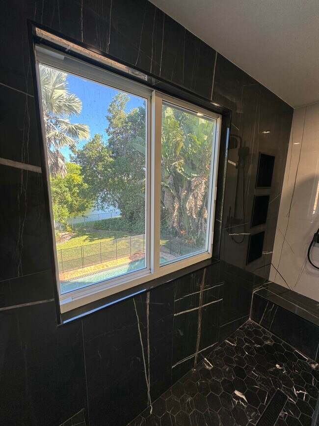 Building Photo - 10366 Buena Ventura Dr