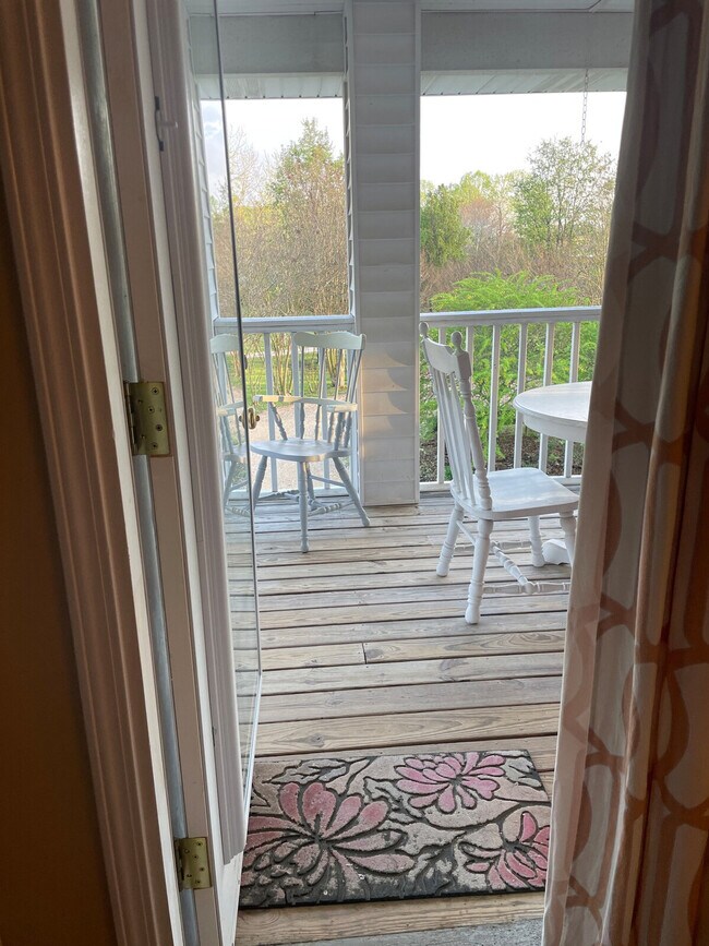 Building Photo - 198 Schools Dr