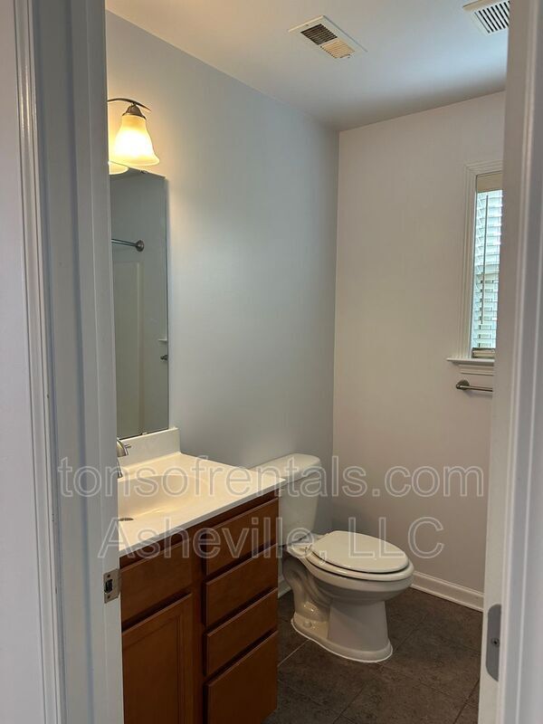 Building Photo - 33 Mallard Run Dr