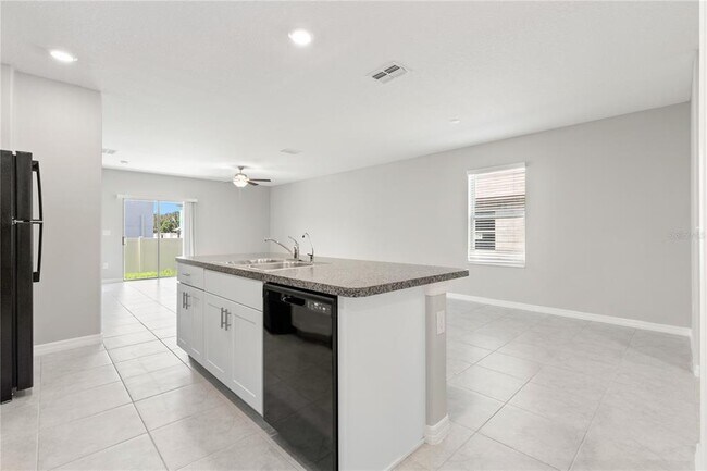 Building Photo - 10217 Summer Kiss Ave