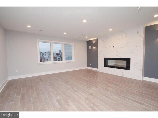 Building Photo - 2564 Frankford Ave