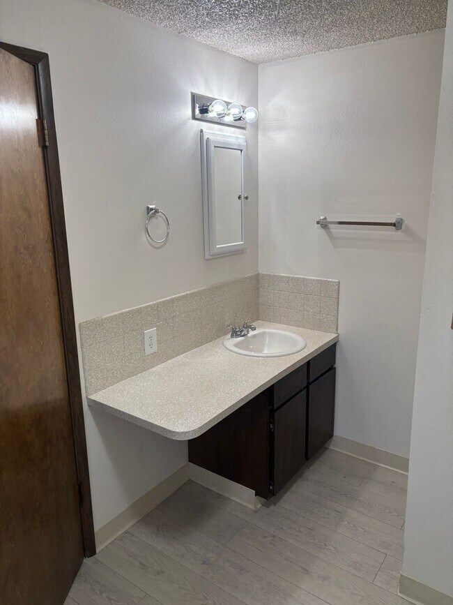 Building Photo - 1362