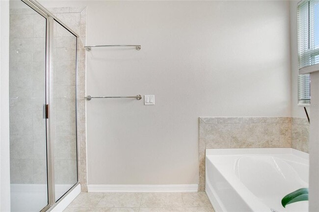 Building Photo - 13540 Fountainbleau Dr