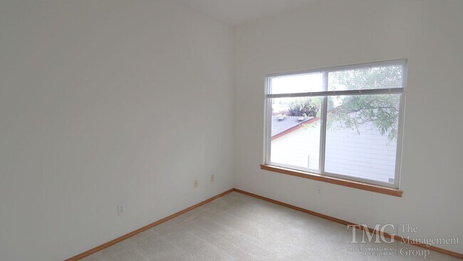 Building Photo - Beautiful 4-Bedroom Home with Custom Finishes & Thoughtful Layout